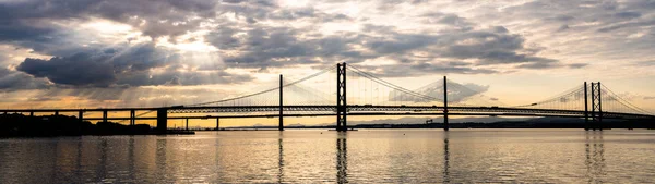 Panorama Pięknego Zachodu Słońca Przy Forth Road Bridge Queensferry Crossing — Zdjęcie stockowe