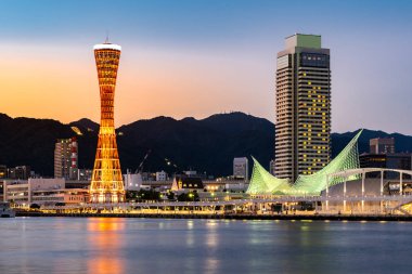Kobe Port Tower gün batımında Twilight Kobe şehir hyogo Kansai Japonya