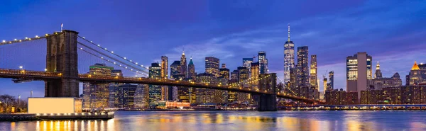 全景布鲁克林大桥与曼哈顿下城的摩天大楼在纽约州纽约 Usa — 图库照片