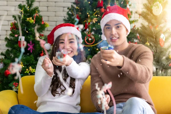 Jovem Asiático Adulto Adolescente Casal Celebrando Natal Feriado Junto Com — Fotografia de Stock