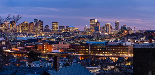 Gece Boston Usa Otoyol Izi Ile Boston Cityscape Panoramik — Stok fotoğraf