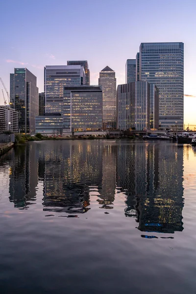 Panoramata Budova Canary Wharf Londýn Velká Británie Červánky Soumraku — Stock fotografie