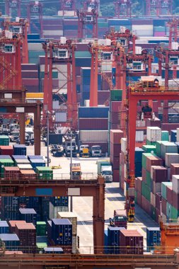 Nakliye ve taşımacılık ve küresel iş ithalatı ve ihracat geçmişi için Tshing yi Hong Kong Limanı 'nda çalışıyorum.