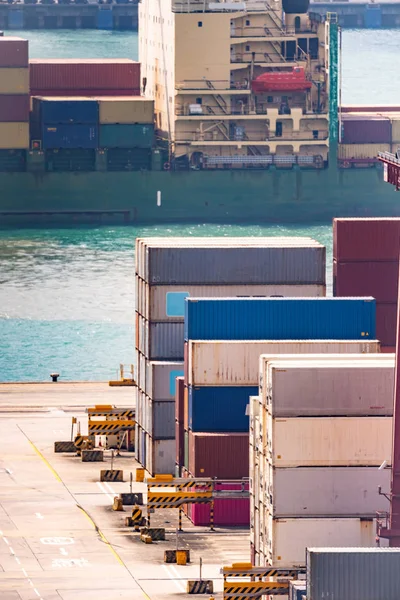 貨物輸送 グローバルビジネスのインポートとエクスポートのためのTching Yi香港港での作業背景 — ストック写真
