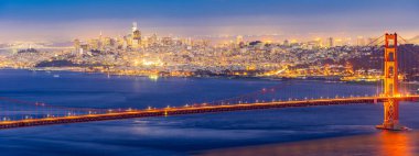 Panorama Sunset Golden Gate Köprüsü Güzel şehir manzaralı San Francisco gökdeleni Kuzey Kaliforniya ABD, Amerika Birleşik Devletleri Seyahat Hedefi ve şehir manzarası konsepti.