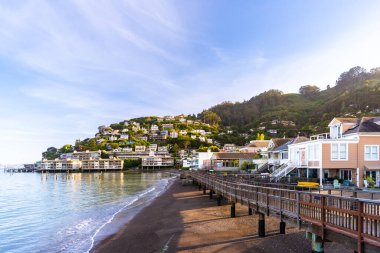 San Francisco için Sausalito Resort kasabasının güzel manzarası Kuzey Kaliforniya ABD Pasifik Okyanusunun batı kıyısı, San Francisco Birleşik Devletler Seyahat İstikameti Şehir Konsepti.