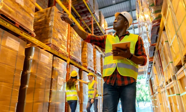 Portrait African Black Warehouse Supervisor Standing Digital Tablet Check Stock — Stock Photo, Image