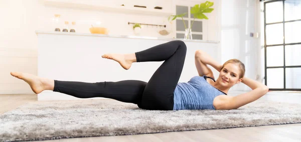 Panorámica Blanca Caucásica Forma Mujer Deportiva Haciendo Tabla Lateral Yoga — Foto de Stock