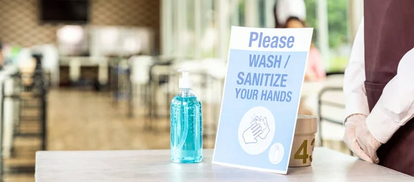 Panorama Close Asian Waitress Stand Alcohol Gel Hand Sanitizer Its — Stock Photo, Image