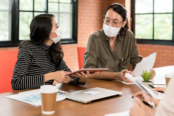 Grupo Reunião Asiática Equipe Pessoa Negócios Brainstorm Sala Reuniões Após — Fotografia de Stock