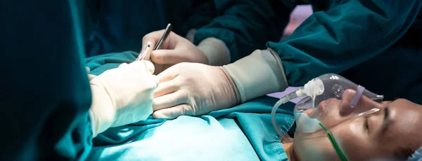 Πανοραμική Καλλιέργεια Πανό Web Close Χειρουργός Γιατρός Και Νοσοκόμα Εκτελεί — Φωτογραφία Αρχείου