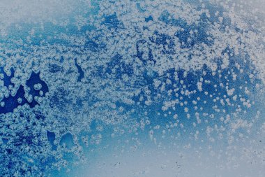 Kış mavi arka plan, kar taneleri ve frost. Kristaller, buz doku güneş parlama ile