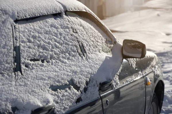 Las Ventanas Del Coche Están Cubiertas Con Una Capa Nieve — Foto de Stock