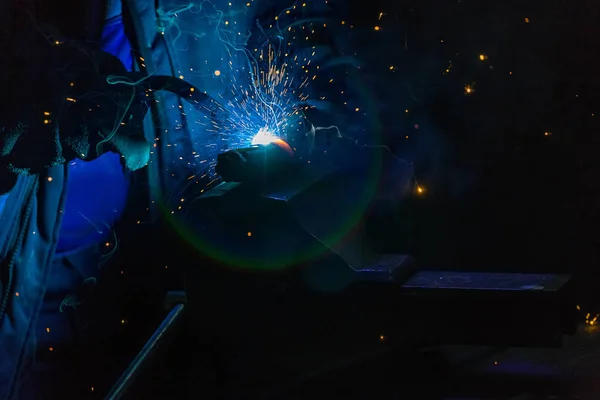 Welder Gloves Welds Metal Part Factory Glare Spark Smoke Wizard — Stock Photo, Image