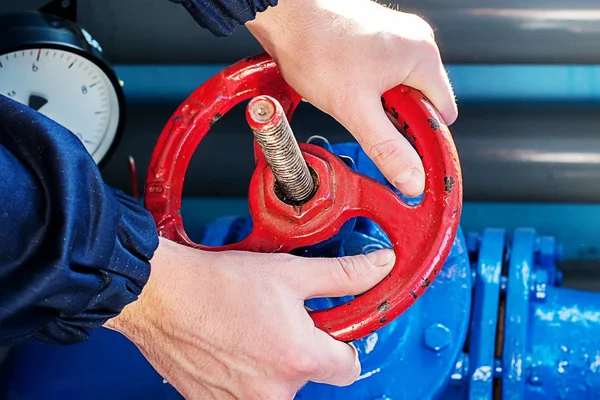 Worker spins the red valve and shuts off the gas supply.