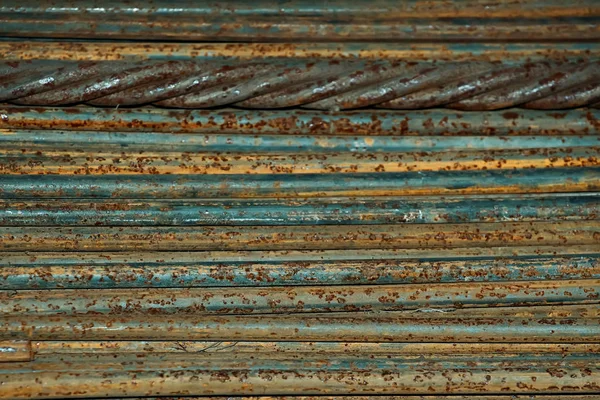 As hastes de metal encontram-se horizontalmente e preenchem todo o quadro. Contexto industrial para a metalurgia . — Fotografia de Stock