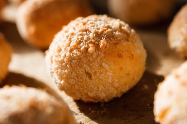 Süzme peynir hamurundan mayasız taze lezzetli çörek. Özel bir ev tarifi için sporcuların sağlıklı beslenme için Ekmek.