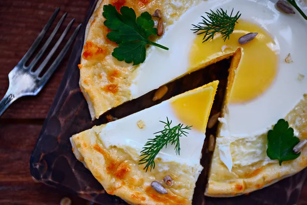 Khachapuri from rice flour, cottage cheese dough with egg and mozzarella cheese. — Stock Photo, Image