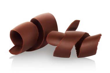 Beyaz arka plan yakın çekim üzerinde Çikolata talaşı