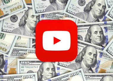 Kiev, Ukrayna - 07 Eylül 2018: simge kağıt üzerine yazdırılan kesme ve para arka plan üzerine yerleştirilen Youtube. Amerikalı bir video paylaşım web sitesi YouTube olduğunu