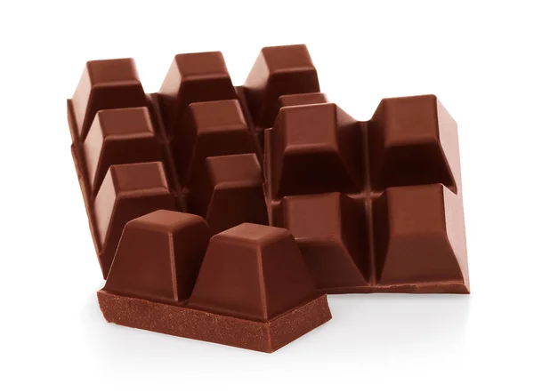 Dunkle Schokoladenstücke Isoliert Auf Weißem Hintergrund Nahaufnahme — Stockfoto