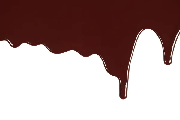 Cioccolato fuso gocciolante su sfondo bianco — Foto Stock
