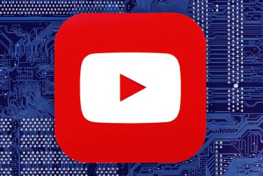 YouTube simgesi devre kartı üzerinde yer