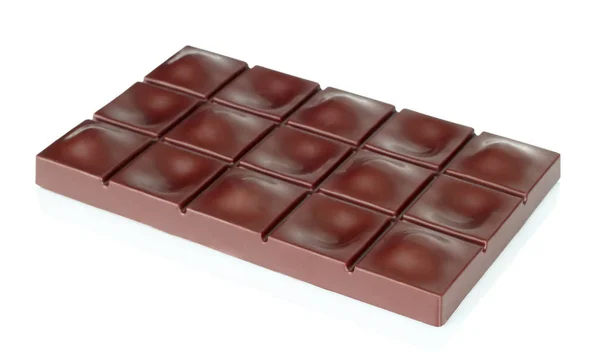 Шоколадные кусочки на белом фоне — стоковое фото