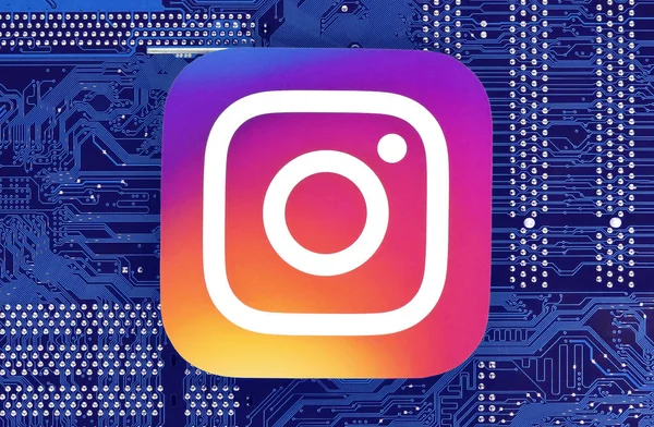 Instagram icon placed on circuit board — Stock Photo, Image