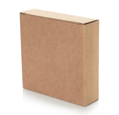Şeffaf bir arkaplanda izole edilmiş ince bir Kraft karton kutu. Minimum, çevre dostu ambalaj konsepti, depolama, hediyeler, nakliyat ve ürün sunumu için çok yönlü