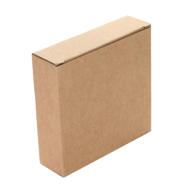 Şeffaf bir arkaplanda izole edilmiş ince bir Kraft karton kutu. Minimum, çevre dostu ambalaj konsepti, depolama, hediyeler, nakliyat ve ürün sunumu için çok yönlü