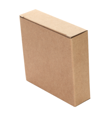 Şeffaf bir arkaplanda izole edilmiş ince bir Kraft karton kutu. Minimum, çevre dostu ambalaj konsepti, depolama, hediyeler, nakliyat ve ürün sunumu için çok yönlü