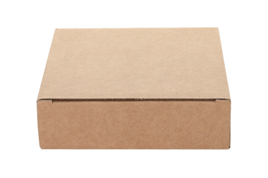 Şeffaf bir arkaplanda izole edilmiş ince bir Kraft karton kutu. Minimum, çevre dostu ambalaj konsepti, depolama, hediyeler, nakliyat ve ürün sunumu için çok yönlü