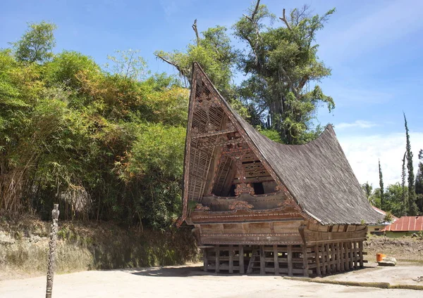 La maison nationale en bois du peuple de bataka — Photo