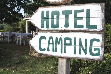 Hotel Kamp ahşap tabela