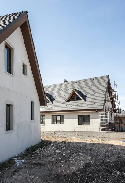 Nové Stavět Domy Černá Střecha Hora — Stock fotografie