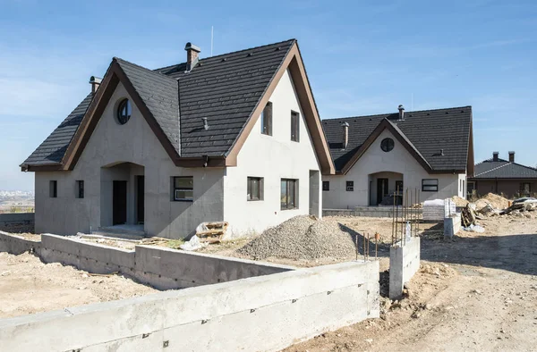 New Build Houses Black Roof Mountain — Stock Photo, Image