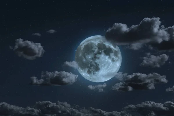 夜晚的月亮和云 月光背景 深蓝色背景 — 图库照片