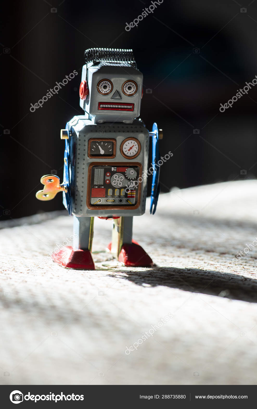 Vintage blue robot toy Stock Photo by ©deyangeorgiev2 288735880