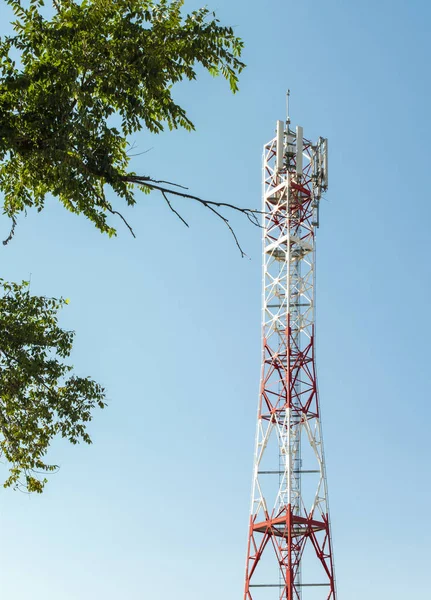 Antena 5G para distribuição de internet de alta velocidade. Repetidores 5G ou — Fotografia de Stock