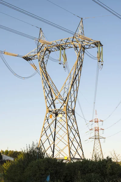 High voltage transmission lines. — Stock Photo, Image