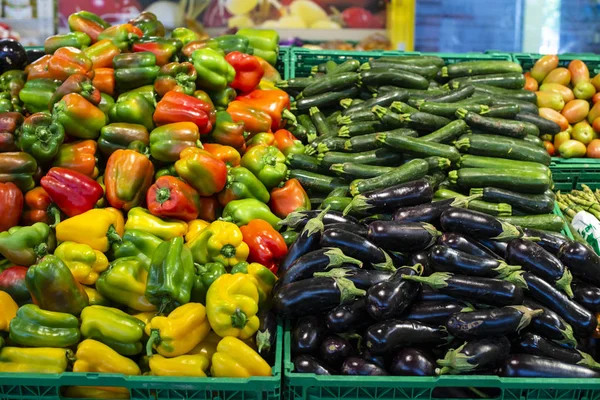 Geplande aubergines, paprika 's en courgettes. — Stockfoto