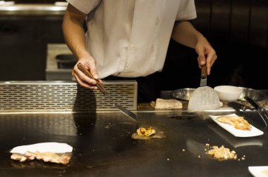 Teppanyaki Bangkok Tayland güzel Japon restoranında canlı yemek