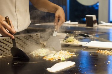 Teppanyaki Bangkok Tayland güzel Japon restoranında canlı yemek