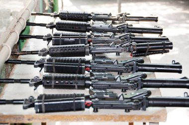 Arka planda Bb Guns oyunu oynamak, yakın çekim