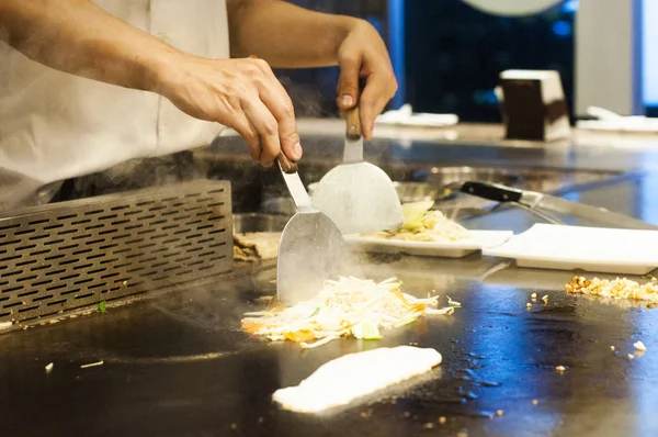 Teppanyaki Bangkok Tayland güzel Japon restoranında canlı yemek