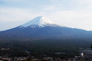 kar kaplı dağ üst, Fuji Dağı ve şehir binaları 