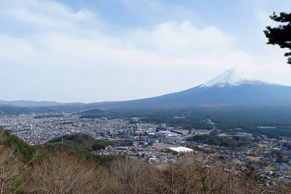 şehir evleri ve karla kaplı dağ başı, Fuji Dağı