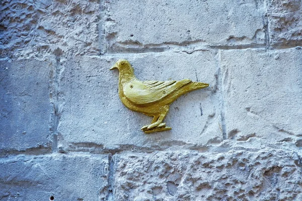 Sfondo Parete Rocciosa Decorativo Bella Terrazza Gazebo Balcone Con Uccello — Foto Stock