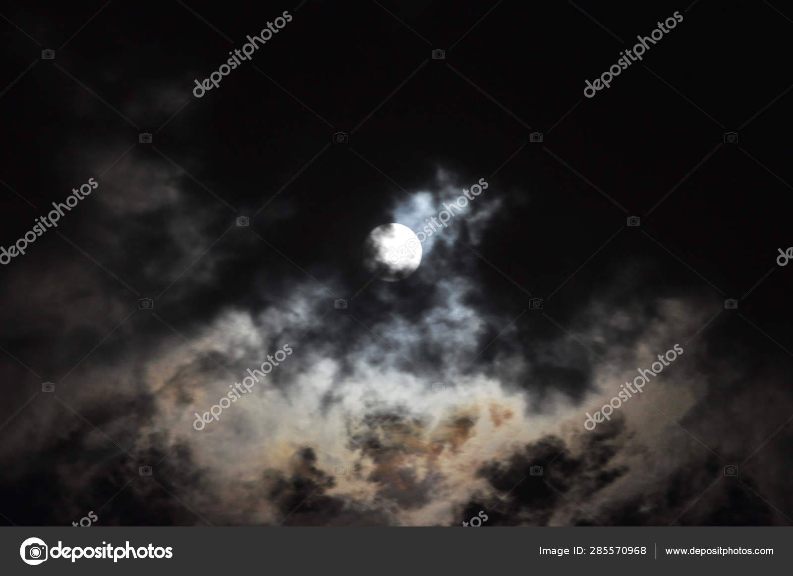 Super Full Moon Clouds Night Dramatic Cumulus Clouds Moonlight Stock Photo Image By C Annypenny13